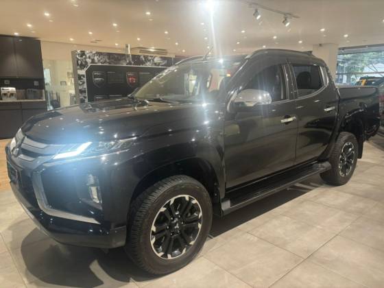 MITSUBISHI L200 TRITON 2.4 16V TURBO DIESEL SPORT HPE CD 4P 4X4 AUTOMÁTICO MITSUBISHI L200 TRITON 2.4 16V TURBO DIESEL SPORT HPE CD 4P 4X4 AUTOMÁTICO